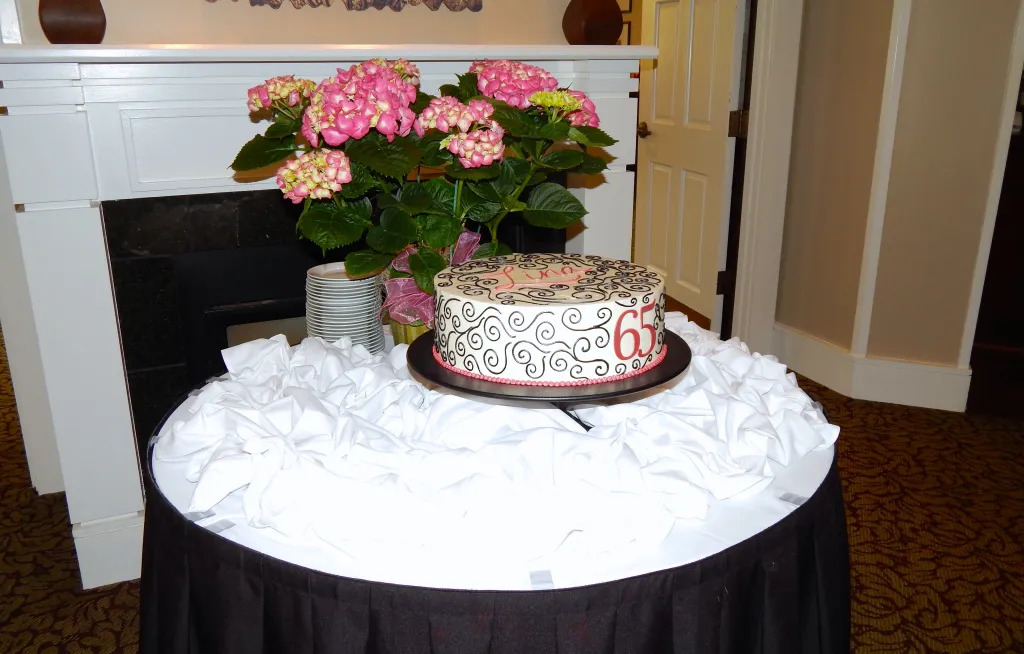 Coosaw-Creek-clubhouse-event-cake
